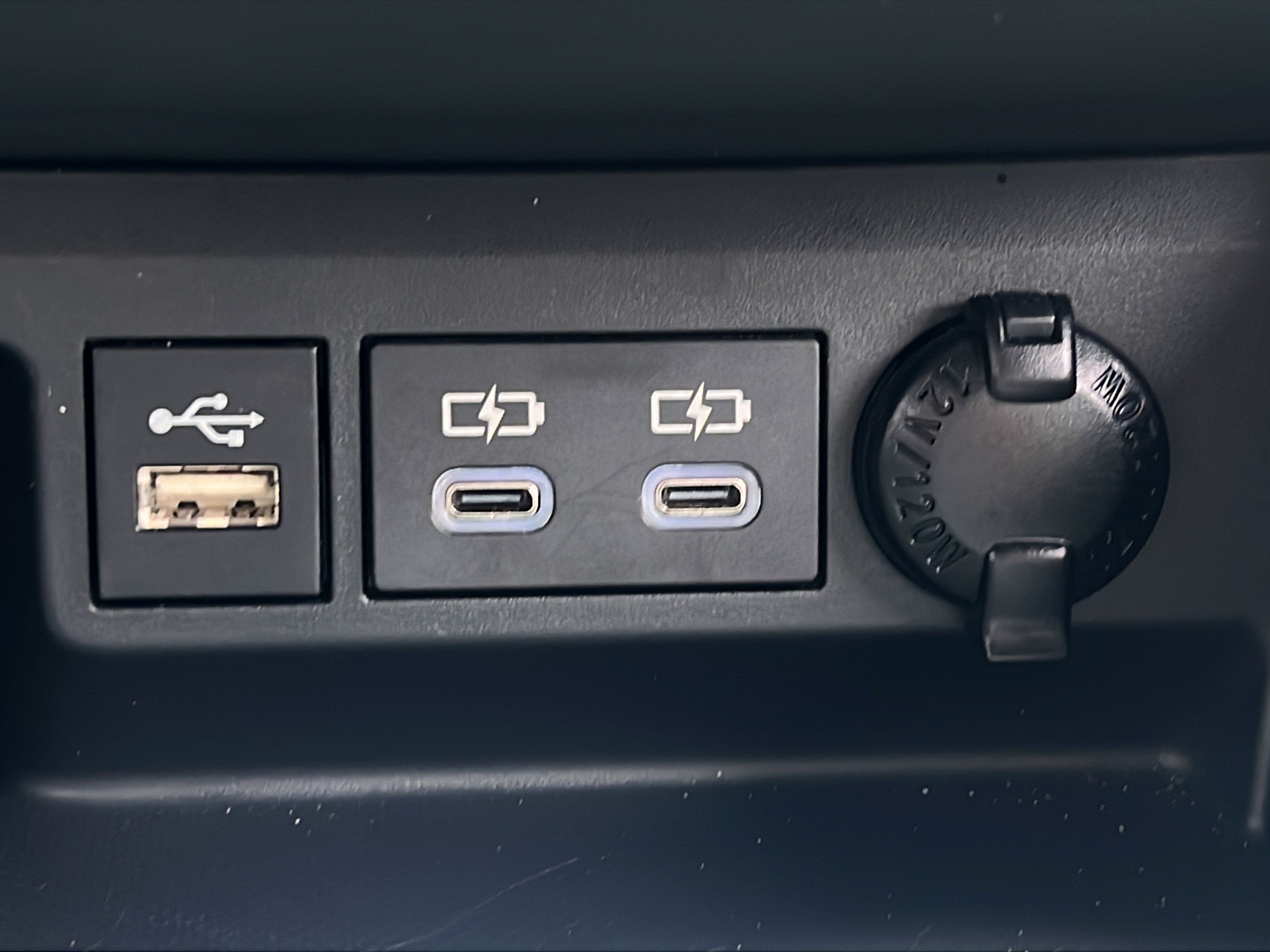 Used 2024 Toyota Highlander XLE FWD image 17