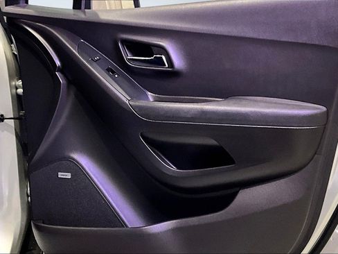 Used 2017 Chevrolet Trax Premier FWD image 28