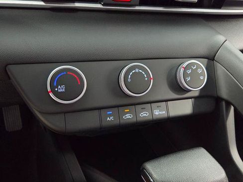 New 2026 Hyundai Elantra SE FWD image 19