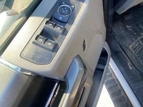 Used 2022 Ford F250 XLT w/ Black Appearance Package AWD/4WD image 11