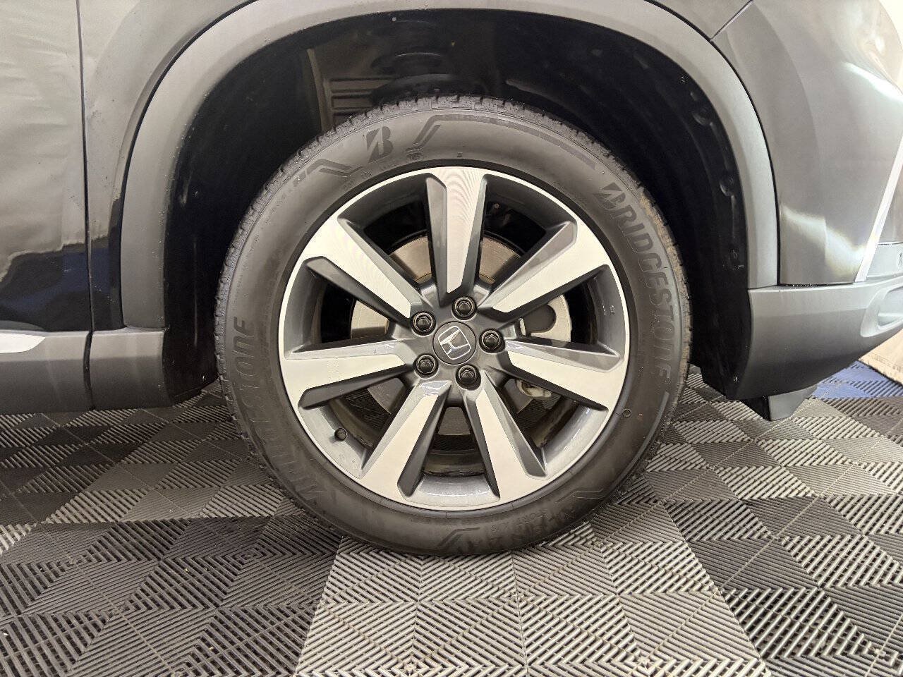 Used 2025 Honda Pilot Elite image 30