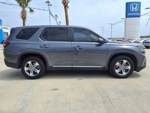 Used 2025 Honda Pilot EX-L image 8
