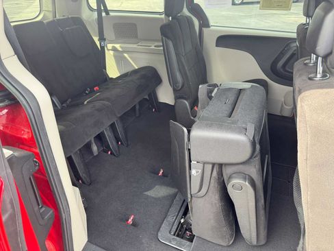 Used 2012 Dodge Grand Caravan SXT w/ Security Group FWD image 31