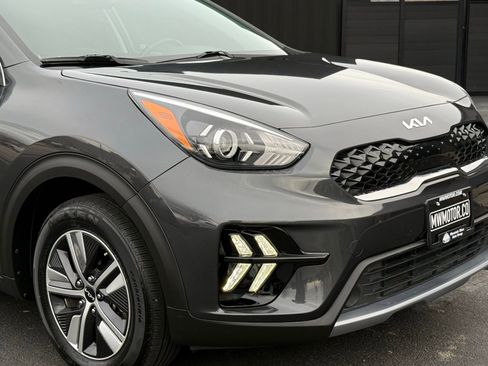 Used 2022 Kia Niro LXS image 4