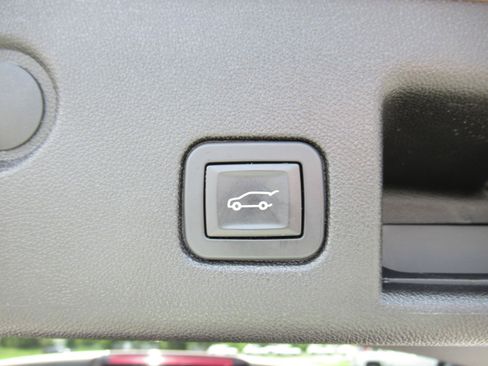 Used 2019 Chevrolet Equinox Premier FWD image 35