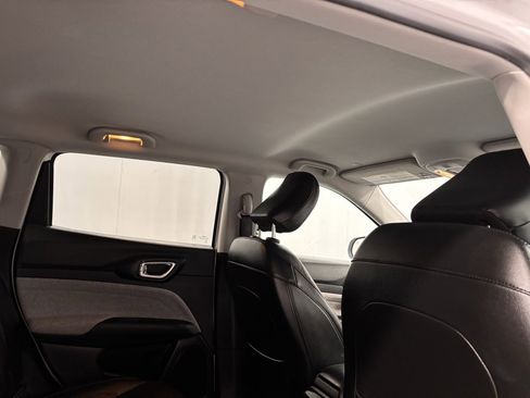 Used 2022 Jeep Compass Latitude image 25