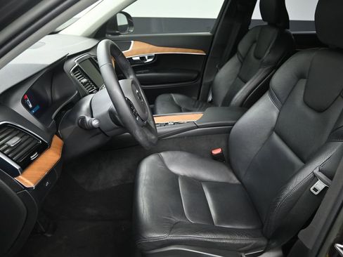 Used 2023 Volvo XC90 B6 Plus image 13