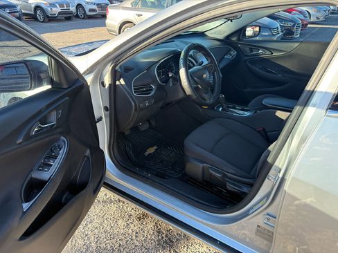 Used 2017 Chevrolet Malibu LS image 35