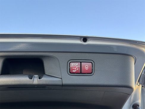 Used 2020 Mercedes-Benz GLC 300 4MATIC image 16