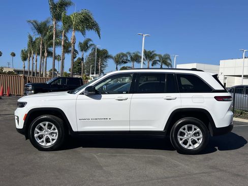 Used 2023 Jeep Grand Cherokee Limited image 2
