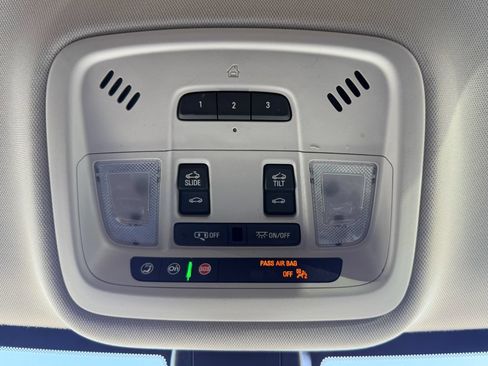 Used 2020 Chevrolet Traverse Premier AWD/4WD image 20