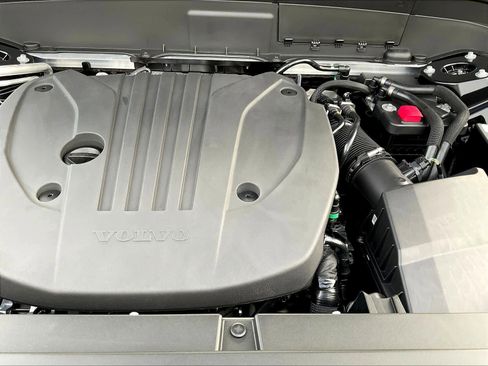 New 2026 Volvo XC90 B5 Plus w/ Protection Package AWD/4WD image 13