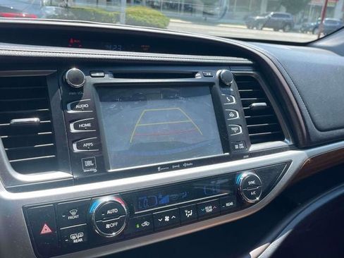 Used 2019 Toyota Highlander Limited w/ Protection Package #3 AWD/4WD image 32