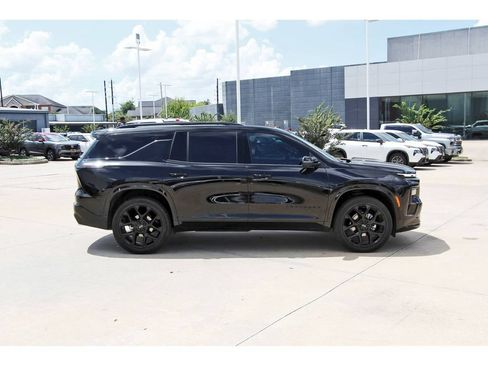Used 2025 Chevrolet Traverse RS w/ LPO, Floor Liner Package FWD image 7