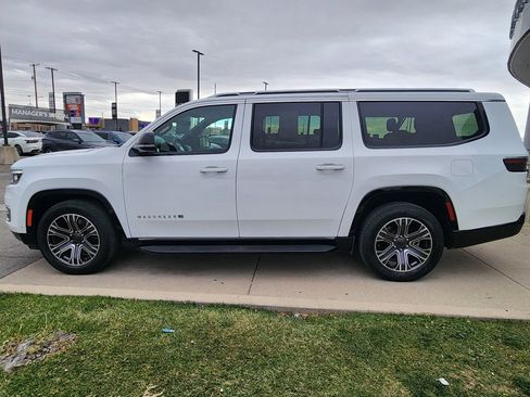 Used 2024 Jeep Wagoneer L Series II w/ Flexible Seating Group image 8