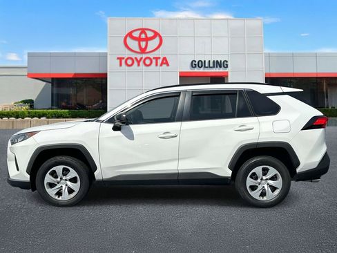Used 2020 Toyota RAV4 LE FWD image 2