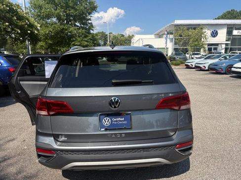 Certified 2023 Volkswagen Taos SE FWD image 15