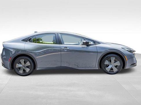 Used 2025 Toyota Prius LE FWD image 4