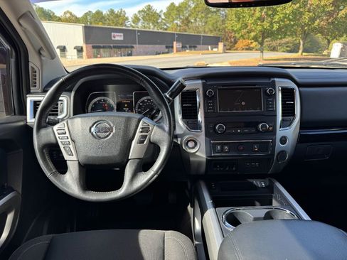 Used 2019 Nissan Titan SV w/ SV Convenience Package image 19