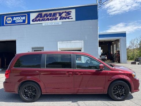 Used 2020 Dodge Grand Caravan SXT w/ Driver Convenience Group FWD image 7