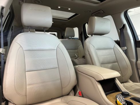 Used 2018 GMC Acadia Denali w/ Technology Package image 18