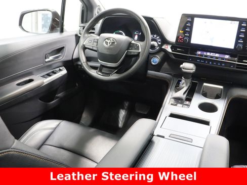 Used 2024 Toyota Sienna XLE Woodland Edition image 34