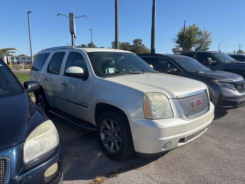 Used 2011 GMC Yukon Denali image 3
