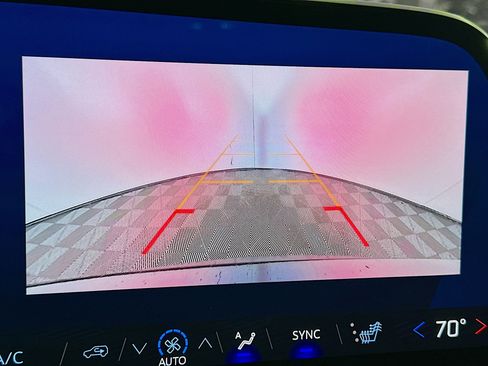 Used 2025 Chevrolet Traverse LT image 23