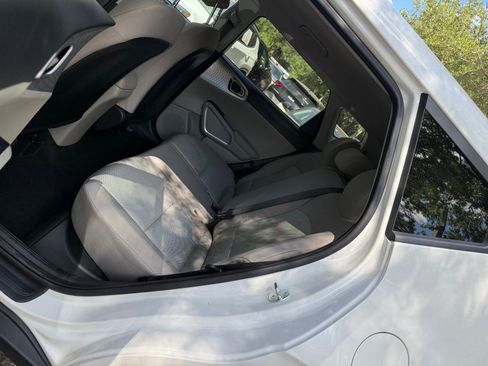 Used 2025 Kia Soul LX w/ LX Technology Package FWD image 34