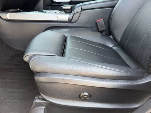 Used 2023 Mercedes-Benz GLB 250 4MATIC image 11