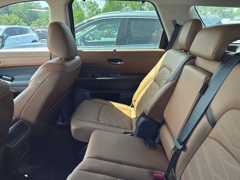 Certified 2025 Nissan Pathfinder Platinum w/ Black Appearance Package AWD/4WD image 12