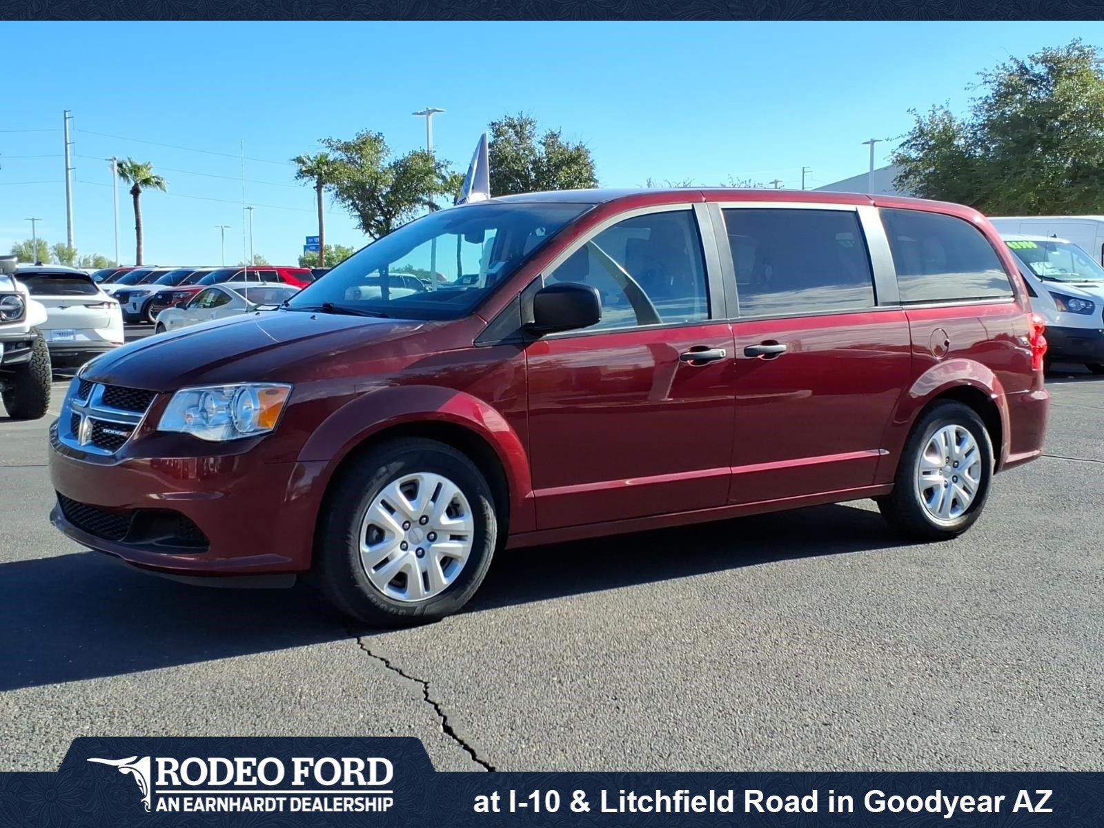 Used 2019 Dodge Grand Caravan SE w/ UConnect Hands-Free Group FWD image 1