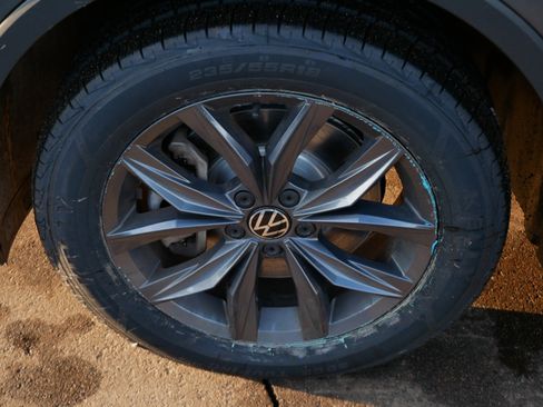 Used 2022 Volkswagen Tiguan SE image 15