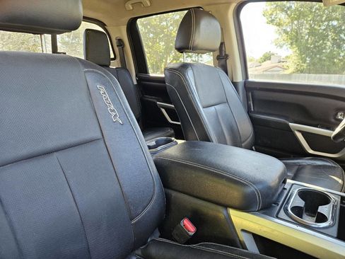 Used 2018 Nissan Titan PRO-4X w/ Pro-4x Convenience Package AWD/4WD image 20