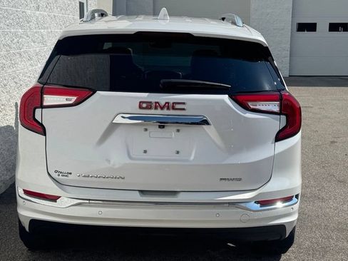 Used 2024 GMC Terrain Denali w/ Denali Premium Package AWD/4WD image 4