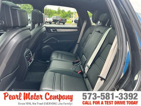 Used 2023 Porsche Cayenne Platinum Edition AWD/4WD image 20