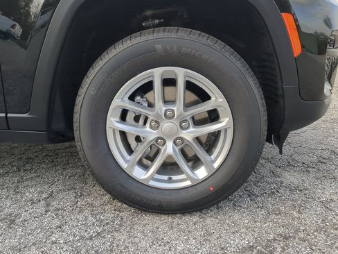 New 2025 Jeep Grand Cherokee Laredo X w/ Luxury Tech Group I image 9