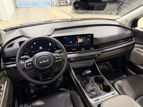 Used 2025 Kia Carnival SX image 37