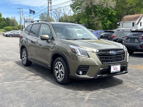 Certified 2024 Subaru Forester Premium AWD/4WD image 3