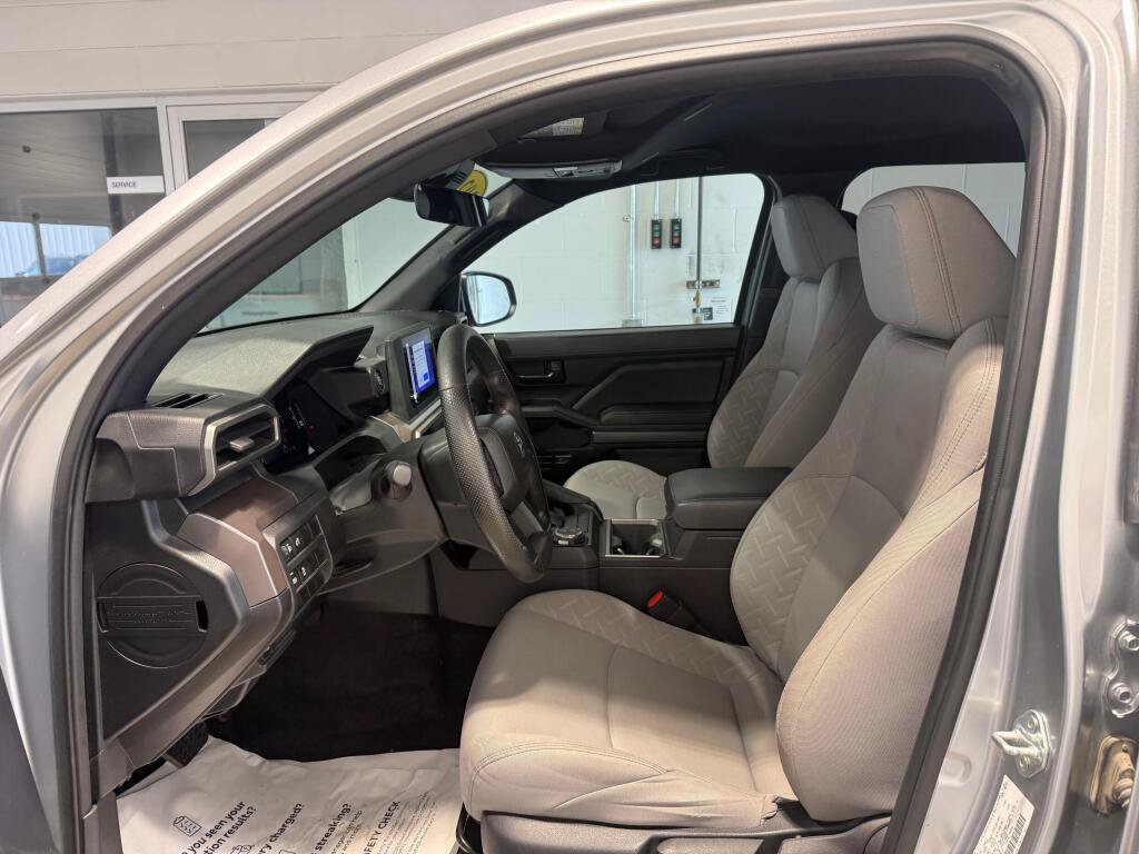 Certified 2024 Toyota Tacoma SR5 AWD/4WD image 22