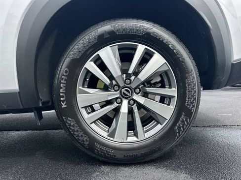 Used 2025 Nissan Pathfinder SL FWD image 32