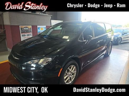 Used 2023 Chrysler Voyager LX FWD image 1