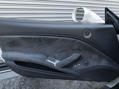 Used 2015 Ferrari California T image 17