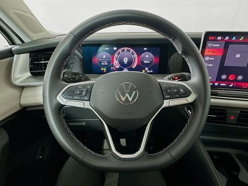 New 2025 Volkswagen Tiguan SE image 11