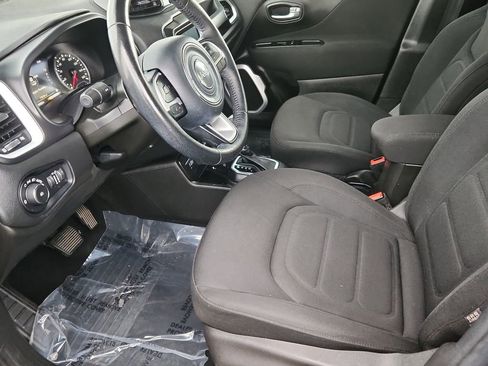 Used 2021 Jeep Renegade Latitude w/ Convenience Group image 8