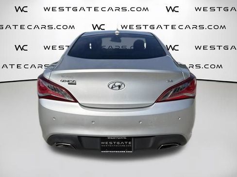 Used 2013 Hyundai Genesis 3.8 RWD image 8