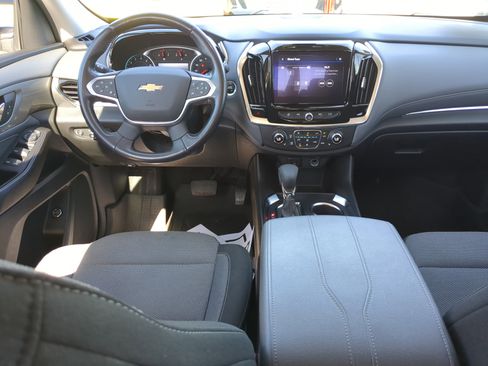 Used 2021 Chevrolet Traverse LT image 13