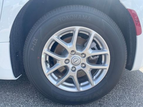 New 2026 Chrysler Pacifica Select image 8