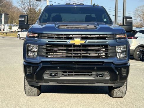 Used 2025 Chevrolet Silverado 2500 Custom w/ Custom Value Package image 8