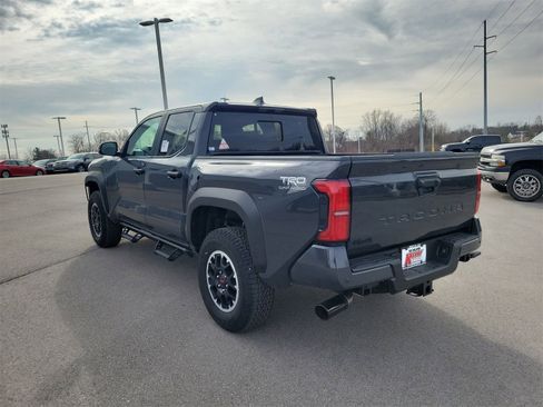 Used 2025 Toyota Tacoma TRD Off-Road image 3
